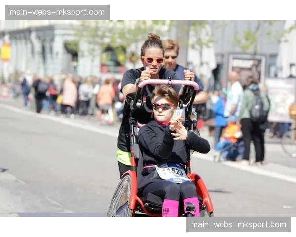 哥本哈根大师赛现场，残疾儿童体验环节获观众热烈反响